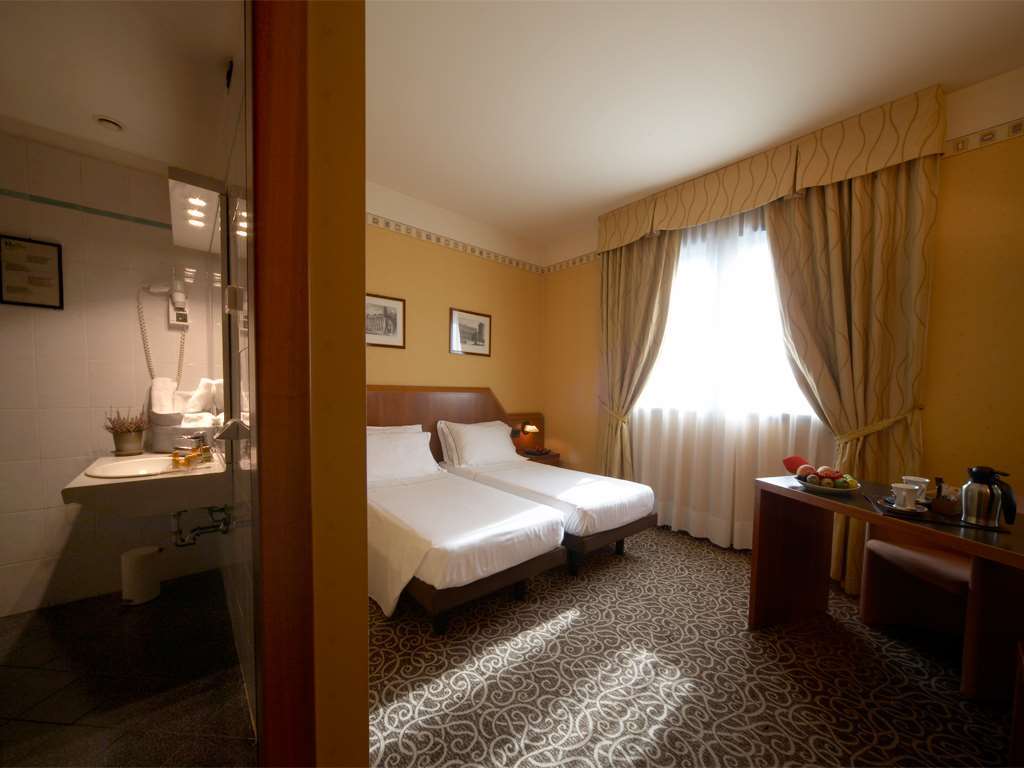Hotel Montini Linate Airport Peschiera Borromeo Room photo